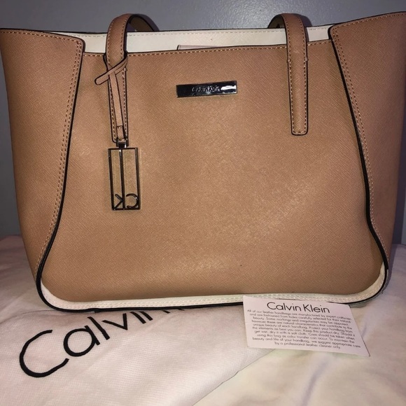 Calvin Klein purse - Picture 1 of 6